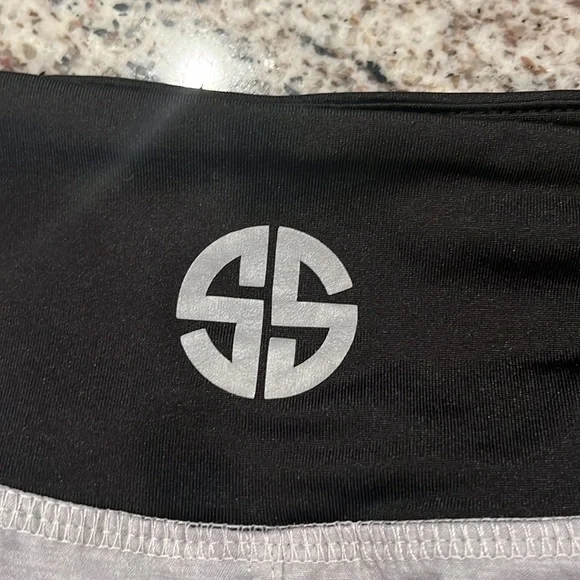 Like new Simply Southern beautiful skort with pockets - Picture 13 of 15